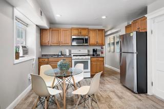Luxury 1-Bedroom in Seaside Heights Perfect Location on the boardwalk, watch the waves from the porch! - Seaside Heights - 4