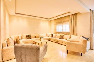 Casablanca 3 Bed Unit in Triangle Dor With Parking - 1