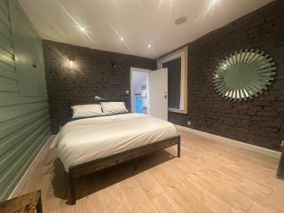 Sleek 1BD Retreat Near Heathrow & Elizabeth Line - 8