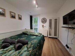 Escapade à deux ou en télétravail, Studio calme avec Parking gratuit, WiFi rapide, proche ligne 14, Paris centre et Aéroport d'Orly - 9