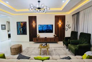 Luxe Haven Apartment - Lagos - 2