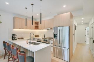 Near Biotechs and MIT Cozy Condo with Fireplace - 5