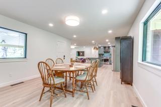 1 Mi to University of Arkansas Home with Large Yard - 4