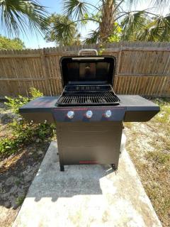 The Fish Camp 2BR Stay with BBQ, Firepit & Nature Trails - Homosassa - 6