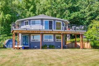 Spacious Deck w/ Ocean View: Puget Sound Gem! - 0