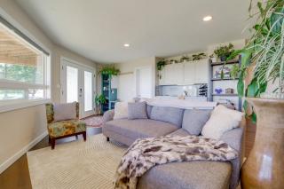 Spacious Deck w/ Ocean View: Puget Sound Gem! - 7