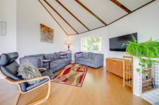 Spacious Deck w/ Ocean View: Puget Sound Gem! - 8