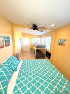 Casa San Diego - Spacious Getaway with Backyard, Firepit, Kid Zone - San Diego - 3
