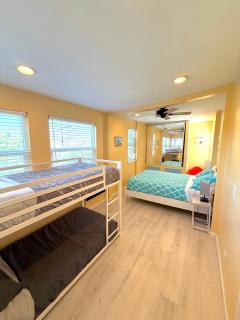 Casa San Diego - Spacious Getaway with Backyard, Firepit, Kid Zone - San Diego - 2