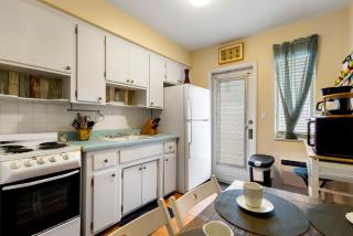 Sunny 1BR Hollywood Retreat – Pet Friendly - 4