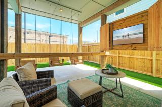 Swinging Easy by Avantstay Private Pool Firepit Balcony - 9