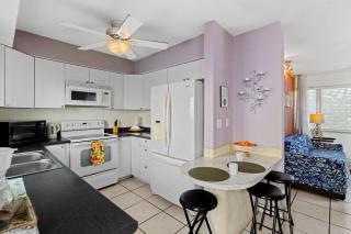 Cozy 2BR in Hollywood FL – Pet Friendly - 2