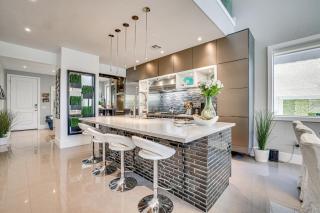 Summerlin Luxury-Modern Home with Pool and Cabana! - Las Vegas - 2