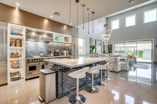 Summerlin Luxury-Modern Home with Pool and Cabana! - Las Vegas - 1