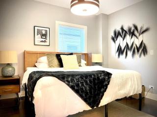 Cozy 4-Bedroom Apartment in Evanston - Evanston - 3