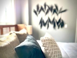 Cozy 4-Bedroom Apartment in Evanston - Evanston - 2