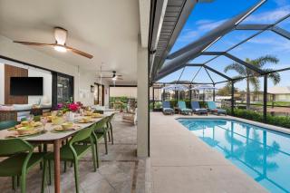 Resort Style House with Canal, Heated Pool, Games - Cape Coral - 2