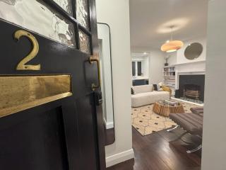 Discerning in Thorndon - Wellington - 7