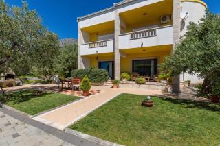 Apartments with parking spaces Duce, Omis - 2778 - Duće - 9