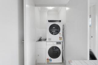 Modern Homely Townhouse with Pool Access & Free WIFI - North Lakes - 4