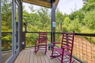 Gorgeous Cabin Whot Tub, Firepit & Gameroom - 1