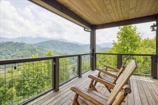 Gorgeous Cabin Whot Tub, Firepit & Gameroom - 2
