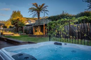 Inn Lewis - Beside the Redwoods with Spa Pool - Rotorua - 7
