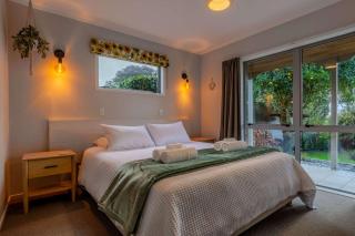 Inn Lewis - Beside the Redwoods with Spa Pool - Rotorua - 6