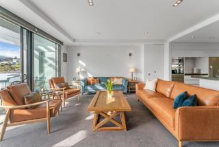The Moorings Apartment 5 - a stone's throw from the lake! - 2