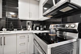 Cozy 1BR Suite Only 6 Mins To The Falls and Sleeps Upto 4 Guests - Niagara Falls - 2