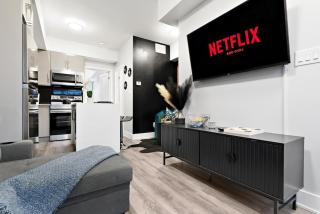 Cozy 1BR Suite Only 6 Mins To The Falls and Sleeps Upto 4 Guests - Niagara Falls - 9