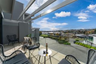 The Moorings Apartment 5 - a stone's throw from the lake! - 9