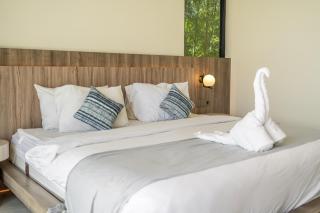 Tropical Escape in Berawa - Brand New 4BR Villa with Lush Garden and Pool - Dalung - 7