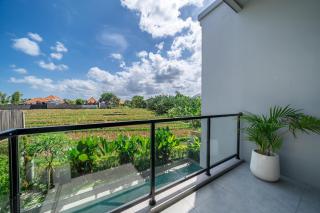 Tropical Escape in Berawa - Brand New 4BR Villa with Lush Garden and Pool - Dalung - 5