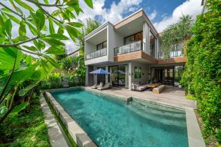 Tropical Escape in Berawa - Brand New 4BR Villa with Lush Garden and Pool - Dalung - 4
