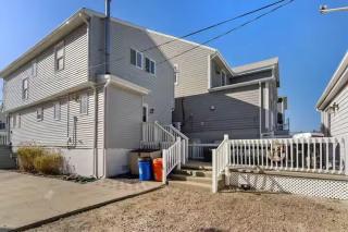 2 story beach house 3-Bedroom 2 baths Home 2 Blocks from the Ocean & Boardwalk Seaside heights - Seaside Heights - 8