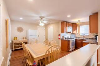 2 story beach house 3-Bedroom 2 baths Home 2 Blocks from the Ocean & Boardwalk Seaside heights - Seaside Heights - 4