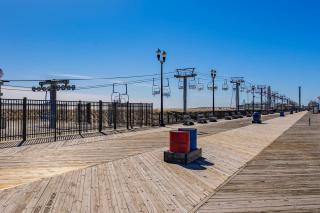2 story beach house 3-Bedroom 2 baths Home 2 Blocks from the Ocean & Boardwalk Seaside heights - Seaside Heights - 1