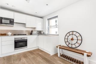 Walpole Court - Ealing - 8