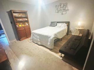 Entire 4BR Lakeview Home with Parking Fast Wi-Fi Conyers - 2