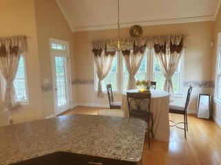 Entire 4BR Lakeview Home with Parking Fast Wi-Fi Conyers - Conyers - 9