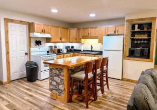 Serene Modern Cabin with Hot Tub, Games, Fire Pit - 7