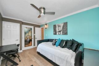 Compound located near city center and memorial - Houston - 8