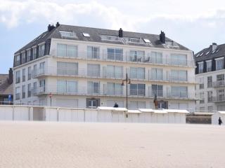 Apartment on Seafront with Sea Views - De Haan - 0
