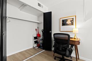 Stylish 1BR Upper Flat in the Heart of Royal Oak - Royal Oak - 9