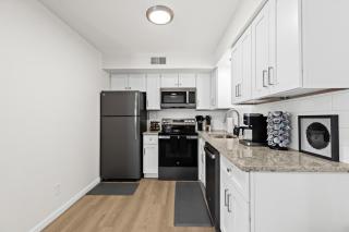 Stylish 1BR Upper Flat in the Heart of Royal Oak - Royal Oak - 6