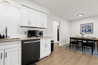 Stylish 1BR Upper Flat in the Heart of Royal Oak - Royal Oak - 5