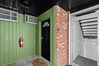 Stylish 1BR Upper Flat in the Heart of Royal Oak - Royal Oak - 4