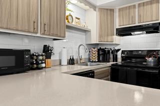 Charming 1BR Upper-Flat Unit in Royal Oak - Royal Oak - 3