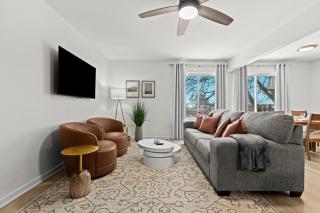 Charming 1BR Upper-Flat Unit in Royal Oak - Royal Oak - 2